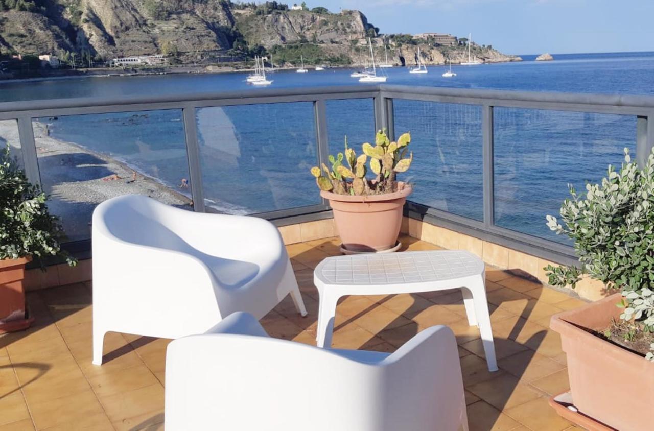 Il Cantone Del Faro Giardini-Naxos Exterior foto